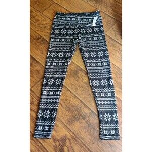 Time & Tru Womens M Medium Black & White Sweater Leggings Nordic Deer Snowflakes